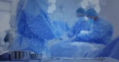 Çeşitli alt güvercinlerin üzerinde dönen DNA iplikçiklerinin animasyonu. Küresel tıp, bağlantılar, hesaplama ve veri işleme kavramı dijital olarak oluşturulmuş video.