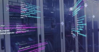 Sunucu odasındaki bağlantı ve veri işleme ağının animasyonu. Küresel teknoloji, hesaplama, bağlantılar ve dijital arayüz konsepti dijital olarak oluşturulmuş video.