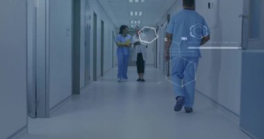 Hastane koridorunda yürürken, başında moleküler yapı animasyonu olan tıbbi personel. Sağlık, tıp, bilim, teknoloji, araştırma, yenilik