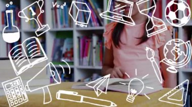 Okul eşyaları ikonlarının animasyonu kütüphanede kitap okuyan melez liseli kızlar üzerinde. Küresel eğitim, öğrenim ve okul kavramı dijital olarak oluşturulmuş video.