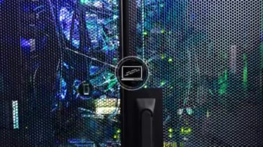 Sunucular üzerinden posta simgeleri ve veri işleme ağlarının animasyonu. Dijital olarak oluşturulmuş küresel bağlantılar, hesaplama ve veri işleme kavramı.