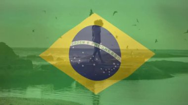 Sahildeki Afrikalı Amerikalı çift üzerinde Brezilya bayrağı animasyonu. Seyahat, tatil ve dijital arayüz kavramı dijital olarak oluşturulmuş video.