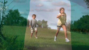 Kafkasyalı kardeşlerin parkta koşması üzerine Nijerya bayrağının canlandırılması. Vatanseverlik, aile ve dijital arayüz kavramı dijital olarak oluşturulmuş video.