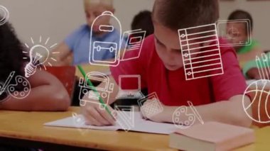 Okul eşyaları simgelerinin sınıftaki çeşitli öğrenciler üzerinde canlandırılması. Küresel eğitim, öğrenim ve okul kavramı dijital olarak oluşturulmuş video.