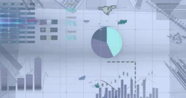 Masadaki kağıt ve eşyalar üzerinden finansal veri işleme animasyonu. Küresel finans, iş, bağlantılar, hesaplama ve veri işleme kavramı dijital olarak oluşturulmuş video.