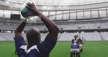 Sosyal medya animasyonuyla meşgul olan, stadyumdaki ragbi oyuncuları maç oynuyorlar. Spor, rekabet, takım çalışması, sporcular, aksiyon, saha