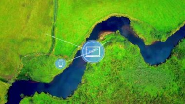 Nehir üzerindeki elektronik aygıtlarla bağlantı ağının animasyonu. Dijital olarak oluşturulmuş küresel bağlantılar, hesaplama ve veri işleme kavramı.