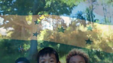 Çeşitli çocuklar üzerinde hounduras bayrağının canlandırılması. Küresel yaşam tarzı, aile ve vatanseverlik kavramı dijital olarak oluşturulmuş video.