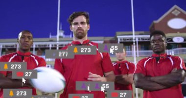 Rugby oyuncuları sosyal medya bildirimleriyle sahada. Spor, takım çalışması, yarışma, sporcular, kutlama