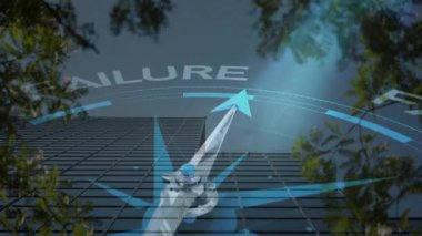 Şehrin üzerinde hareket eden pusula animasyonu. Teknoloji, seyahat, hedef ve dijital arayüz konsepti dijital olarak oluşturulmuş video.