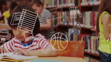 Kütüphanede kitap okuyan çeşitli öğrencilerin okul eşyaları ikonlarının canlandırılması. Küresel eğitim, öğrenim ve okul kavramı dijital olarak oluşturulmuş video.