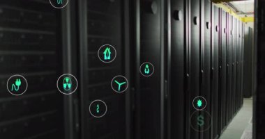 Bilgisayar sunucuları üzerinden eko simgelerin ve dijital veri işlemlerinin animasyonu. Dijital olarak oluşturulmuş küresel bağlantılar, hesaplama ve veri işleme kavramı.