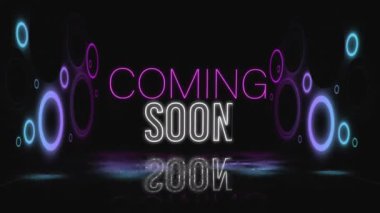 Yakında gelen mesajın animasyonu siyah arkaplanda neon desenli. Küresel çevrimiçi iletişim, dijital arayüz, hesaplama ve veri işleme kavramı dijital olarak oluşturuldu.