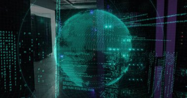 Bilgisayar sunucu odasında dönen dünyanın veri işleme görüntüsü. Bilgisayar arayüzü ve iş veri depolama teknolojisi kavramı