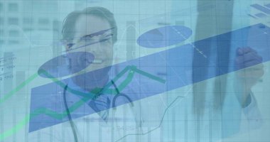 Kafkas erkek doktor üzerinden veri işleme görüntüsü. Küresel tıp, bağlantılar, hesaplama ve veri işleme kavramı dijital olarak oluşturulmuş görüntü