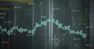 Veri sunucu odasında değişen numaralara sahip çoklu grafiklerin resmi. Dijital bileşik, çoklu pozlama, rapor, iş, büyüme, veri merkezi, ağ ve teknoloji kavramı.