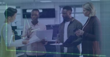 Ofiste konuşan çeşitli meslektaşların diyagramlarının animasyonu. İş, teknoloji ve dijital arayüz kavramı, dijital olarak oluşturulmuş video.