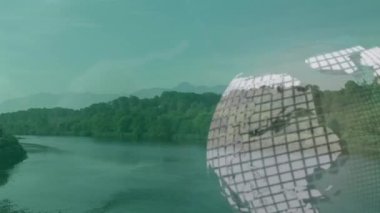 Arkaplanda dağlar olan huzurlu nehir manzarası üzerinde dönen küresel animasyon. Doğa, küresel, huzur, manzara, huzur, çevre