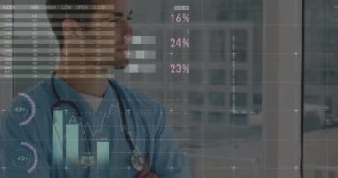 Stetoskop tutan sağlık uzmanından tıbbi verileri görselleştirmek. görselleştirme, teknoloji, analiz, doktor, bilgi