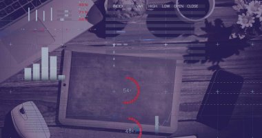 Tabletli masanın üzerinde istatistiklerle finansal veri işleme resmi. küresel finans ve iş konsepti dijital olarak oluşturulmuş imaj.