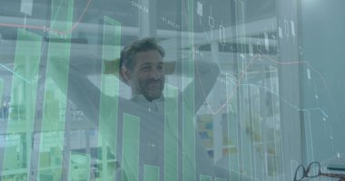 Çoklu grafikler, değişen numaralar, işi bitirdikten sonra esneme hareketleri. Dijital bileşik, çoklu pozlama, rapor, iş, büyüme ve teknoloji kavramı.