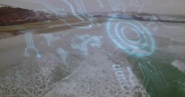 Dijital arayüz animasyonu okyanus dalgalarının ve plajın havadan görüntüsü üzerinde. Teknoloji, örtüşme, doğa, yenilik