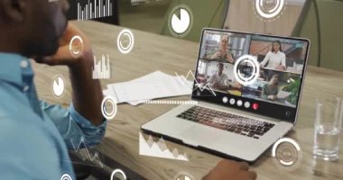 Muhtelif meslekdaşların ofiste video görüşmesi yapmaları üzerine veri işleme animasyonu. İş, teknoloji ve dijital arayüz kavramı, dijital olarak oluşturulmuş video.