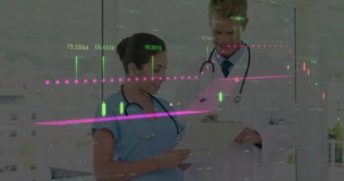 Tablet verileri gözden geçiriliyor. Finansal piyasa animasyon örtüsü olan tıp uzmanları. Sağlık, teknoloji, finans, analiz, danışma, yenilik