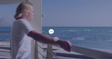 Medya simgelerinin deniz kenarındaki beyaz adam üzerinde canlandırılması. Teknoloji, yaşam tarzı ve dijital arayüz kavramı, dijital olarak oluşturulmuş video.