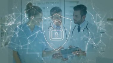 Hasta bilgilerini gözden geçiriyorum, siber güvenlik sistemi olan doktorlar ağ bağlantıları üzerinden animasyonu kilitliyorlar. Sağlık, veri koruması, mahremiyet, sağlık, ağ güvenliği, dijital güvenlik