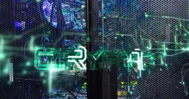 Sunucu odasında şifreli metin animasyonu. Küresel teknoloji, bilgisayar, çevrimiçi güvenlik ve dijital arayüz kavramı, dijital olarak oluşturulmuş video.