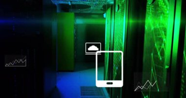 Bilgisayar sunucuları üzerinde dijital veri işleme animasyonu. Küresel bağlantılar, hesaplama ve veri işleme kavramı, dijital olarak oluşturulmuş video.