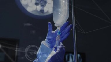 Operasyon sırasında çeşitli cerrahlar üzerinden veri ile bağlantı ağının animasyonu. Tıp ve dijital arayüz kavramı, dijital olarak oluşturulmuş video.