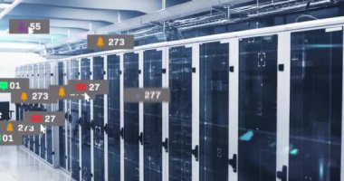 Bilgisayar sunucuları üzerinde dijital simgelerin ve veri işlemlerinin animasyonu. Küresel bağlantılar, hesaplama ve veri işleme kavramı, dijital olarak oluşturulmuş video.