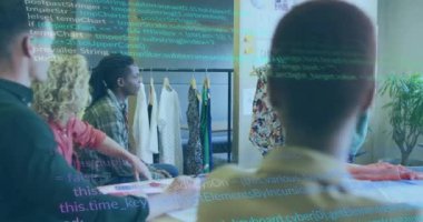 Ofiste çalışan çeşitli meslektaşların veri işleme animasyonları. Küresel iş, bilgisayar ve dijital arayüz kavramı, dijital olarak oluşturulmuş video.