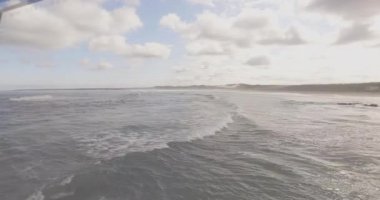 Ağ tanılama komutları okyanus dalgaları üzerinde kusursuz bir hareketle hareket ediyor. Teknoloji, tanı, animasyon