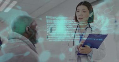 Hastanedeki doktora danışmak üzerine tıbbi veri işleme animasyonu. Sağlık, teknoloji, danışma, hasta bakımı, yenilik, tıbbi danışma