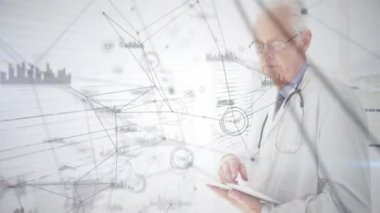 Vitrindeki beyaz erkek doktor üzerinden bağlantı ağının animasyonu. Tıp, teknoloji ve dijital arayüz kavramı, dijital olarak oluşturulmuş video.