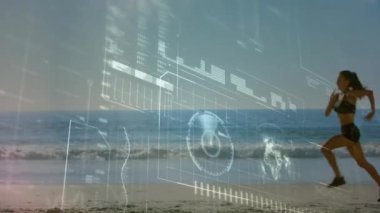 Kumsalda koşan beyaz bir kadın üzerinde veri işleme ve küre animasyonu. Küresel iş, spor ve dijital arayüz kavramı, dijital olarak oluşturulmuş video.