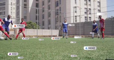 Sosyal medya bilgilendirme animasyonu ile sahadaki futbol oyuncuları örtüştü. spor, etkileşim, dijital, teknoloji