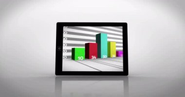 Beyaz arkaplandaki tablet ekranda turta grafiği animasyonu döndürüyor. Teknoloji, veri, analitik, bilgi, dijital, dokunmatik ekran