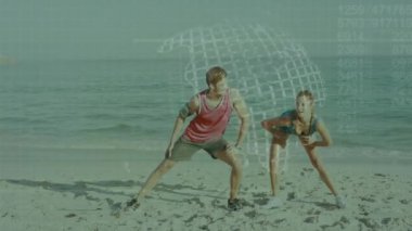 Dijital küre ve veri animasyonuyla plajda esneme egzersizleri. Sağlık, zindelik, teknoloji