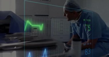 Üzgün beyaz erkek doktorun oturması üzerine kardiyografın animasyonu. Teknoloji, tıp ve dijital arayüz kavramı, dijital olarak üretilen video. 