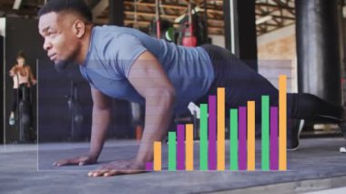 Spor salonunda egzersiz yapan farklı insanların diyagramlarının animasyonu. Teknoloji, spor ve dijital arayüz kavramı, dijital olarak üretilen video.