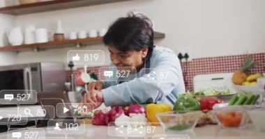Mutfakta sebze doğramak, sosyal medya sevmek ve animasyon hakkında yorum yapmak. Yemek pişirme, aşçılık, etkileşim, çatışma, yemek hazırlama konsepti