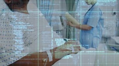 Hastane odasındaki hasta ve hemşire üzerinde tıbbi veri işleme animasyonu. Sağlık, teknoloji, dijital