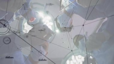 Ameliyat, cerrahi olay yerinde tıbbi veri işleme animasyonu yapan cerrahlar. Cerrahi, sağlık, teknoloji, doktorlar, hastane