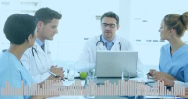 Hasta bakımı, arka planda ses dalgası animasyonu olan tıbbi ekip. Sağlık, takım çalışması, iletişim, teknoloji, yenilik, tıp