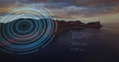 Dağ manzarası üzerinde dairesel veri görselleştirme ve programlama kodu animasyonu. Kodlama, teknoloji, dağlar, bilgi, fütüristik