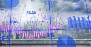 Bulutlu şehir manzarası üzerinde veri işleme grafikleri ve grafikleri. Veri, dijital arayüz, bağlantı, işlem, finans, iş ve iletişim, dijital olarak oluşturulmuş görüntü.